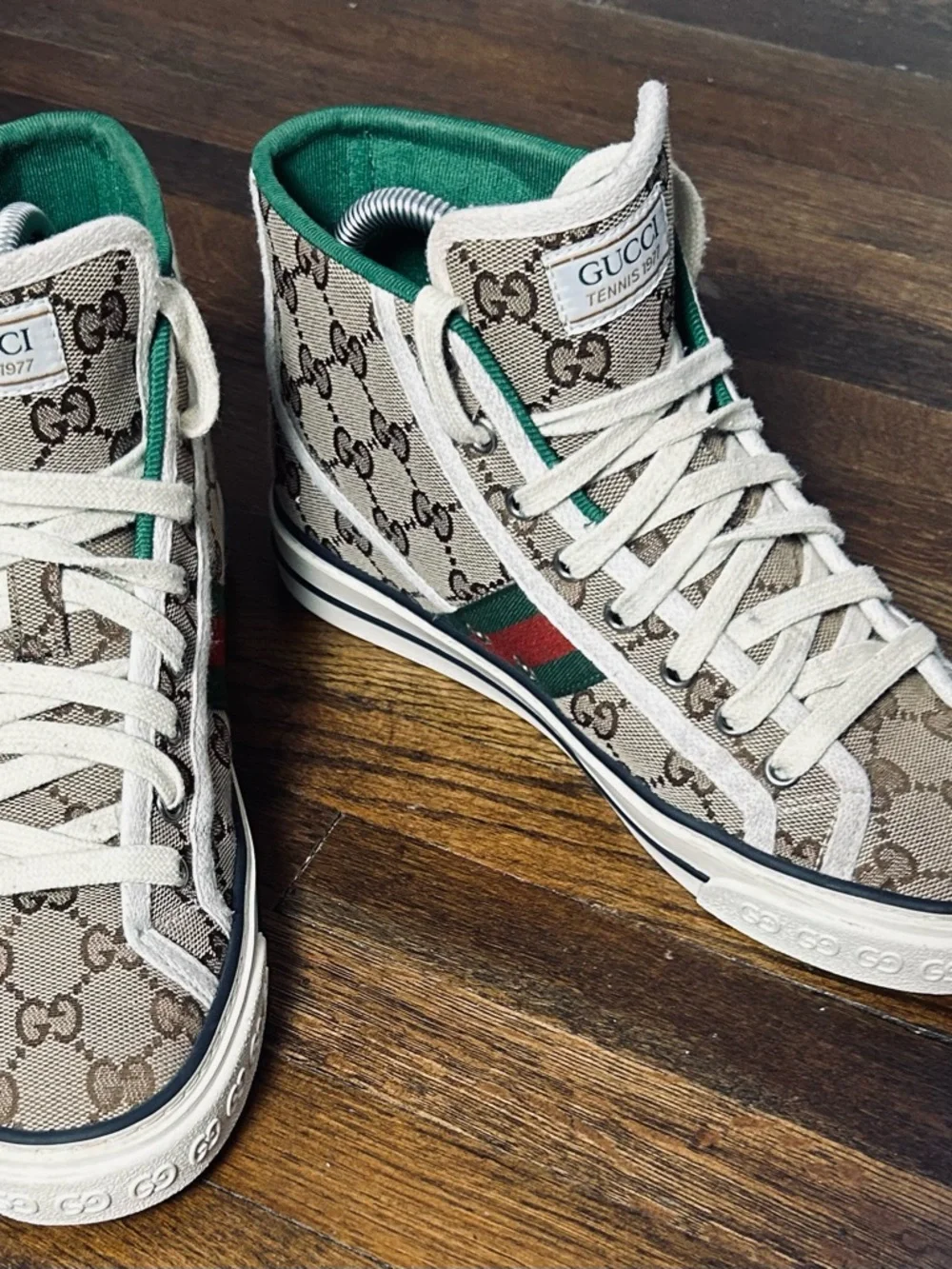 Gucci womens Beige GG Canvas High-Top Sneakers w/Green Interior size 7.5 run big